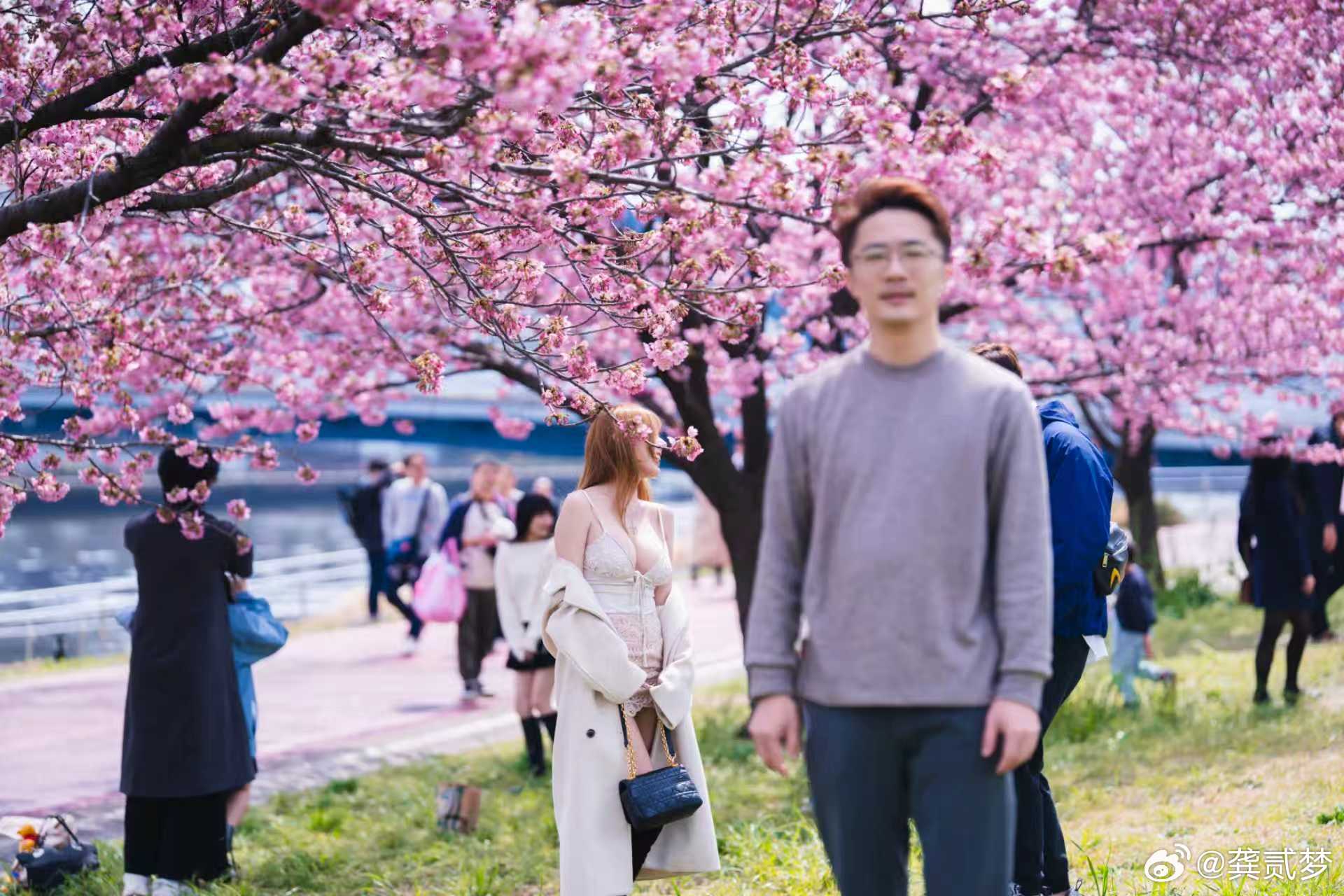 朋友问我这什么手机拍的，把他拍虚了