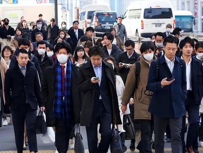 日本对外净资产规模降为全球第三！ 日本财务省刚公布了截至2025年末的家底：