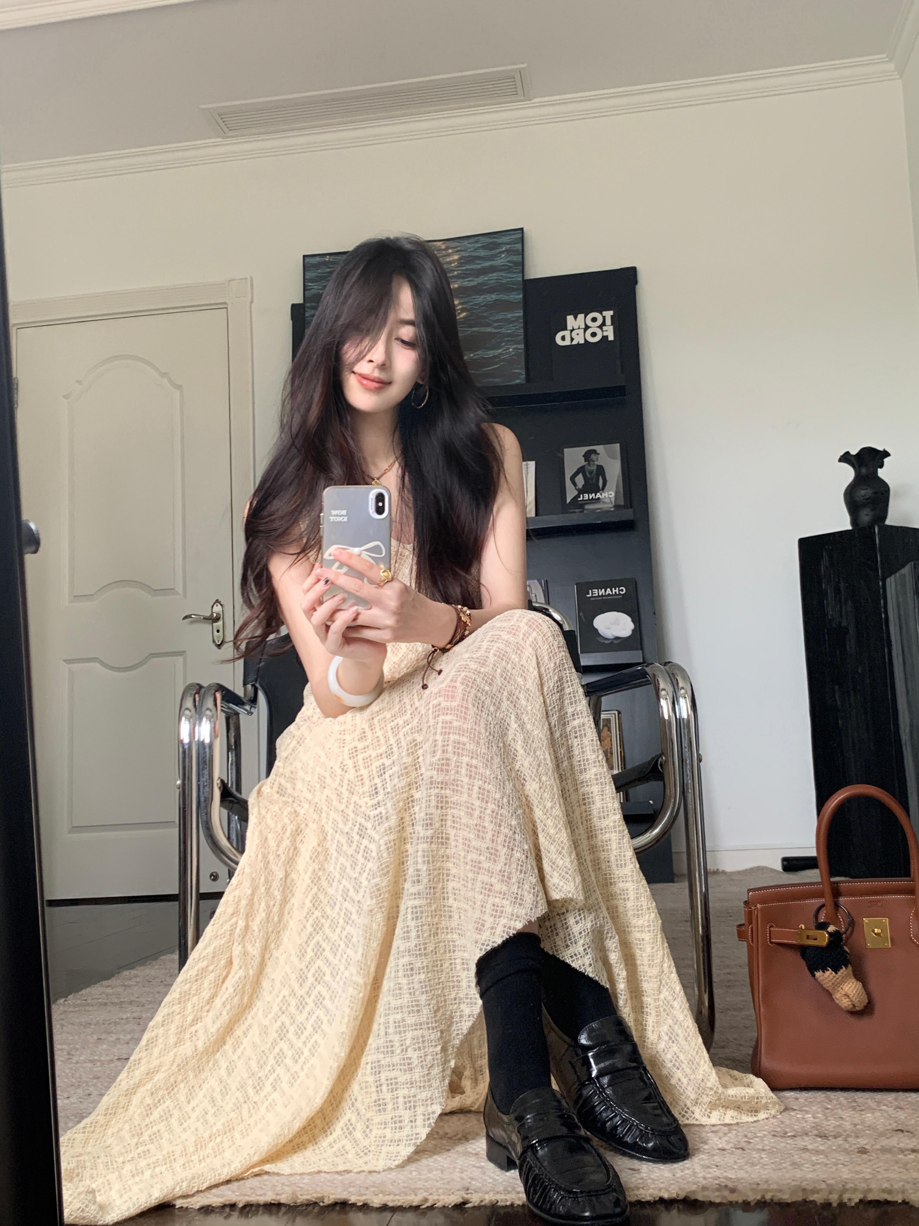 出门前记录一下ootd～去聚个餐，开心✌🏻​​​