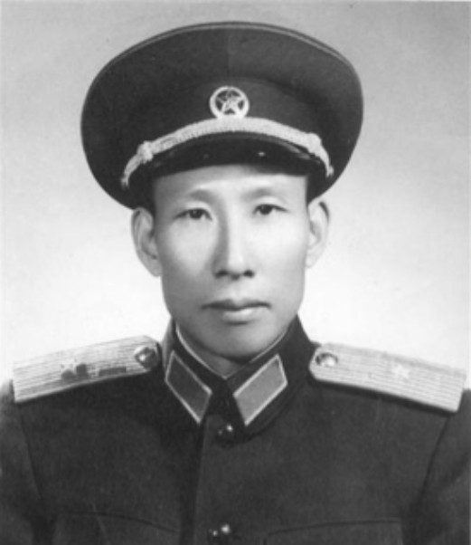 1950年，朝鲜战场，125师擅自撤退，导致数万美军逃走，军长吴瑞林怒道：“若非