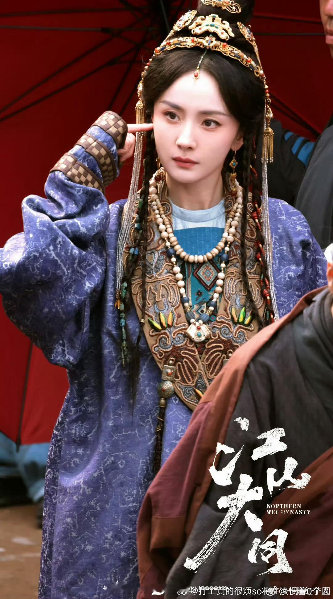 哇，第一个比较漂亮的造型吧.头上这坨其实很像明朝剧那个“狄髻”