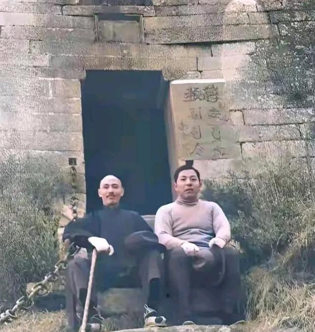 1949年大陆解放前夕，张学良被蒋介石带去了台湾。张学良本是东北军阀，却因一桩