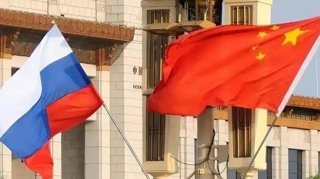 说实话，俄罗斯的“死穴”就是中国。2022年俄乌战争爆发时，整个西方齐心协力，对