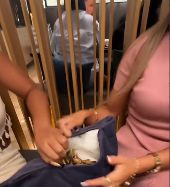 西班牙马德里的一家深耕近十年的华人自助老店，几名印度女生过来吃自助餐。本来吃自助