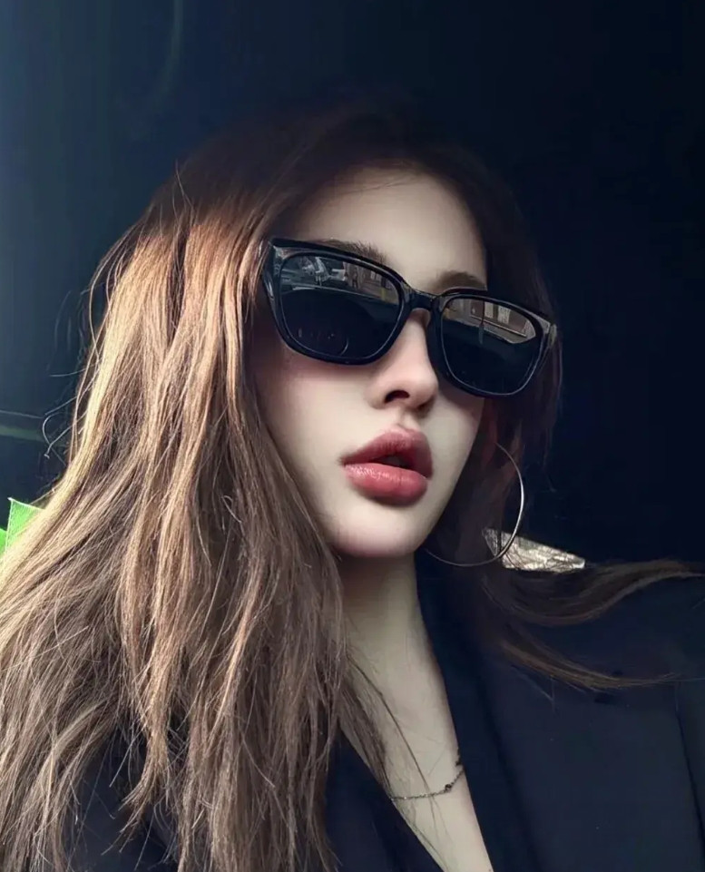 女方结婚条件：女方提出彩礼30万现金，要求在市里有一套房无贷款，有车。男方要求婚