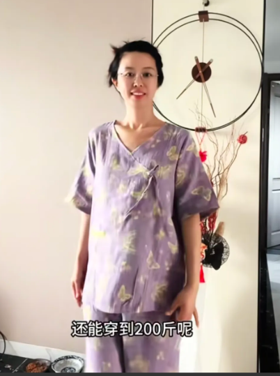 田静今天终于回应有关亲婆婆许敏的话题了！田静今天拍视频，小两口都入了镜头，郭