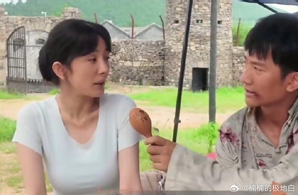 杨幂的素颜照曝光！这是拍摄《生万物》时的花絮，只能用一句话来形容此时此刻的杨幂，