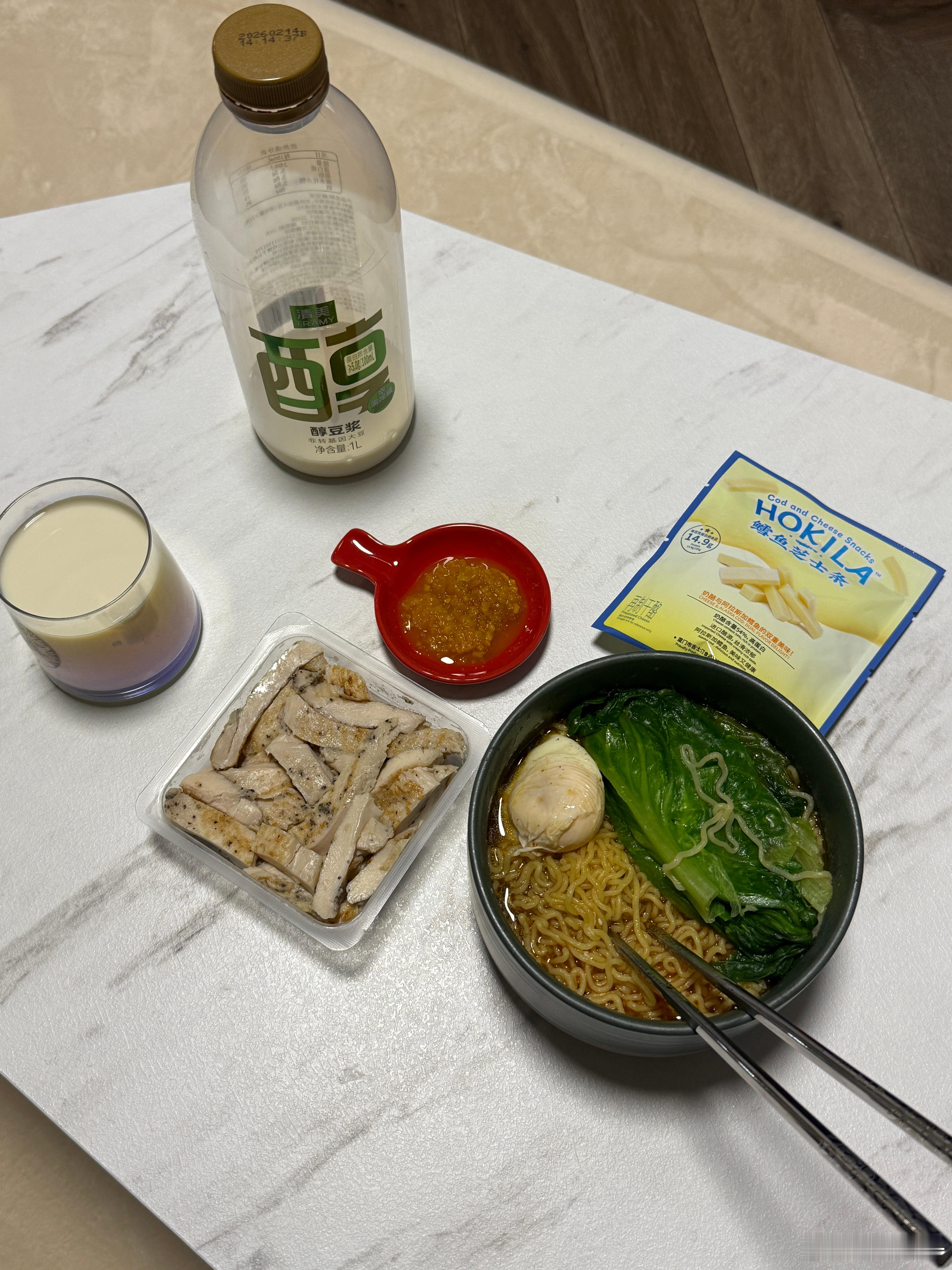 写完脚本，简单下个康师傅牛肉面。