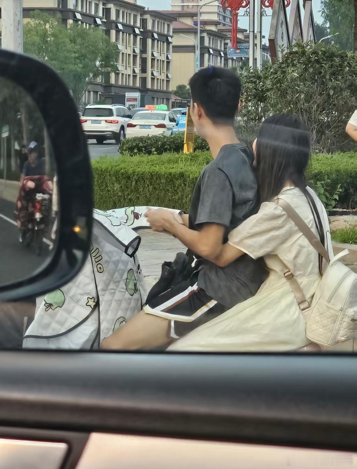 等红绿灯拍的美好爱情​​​