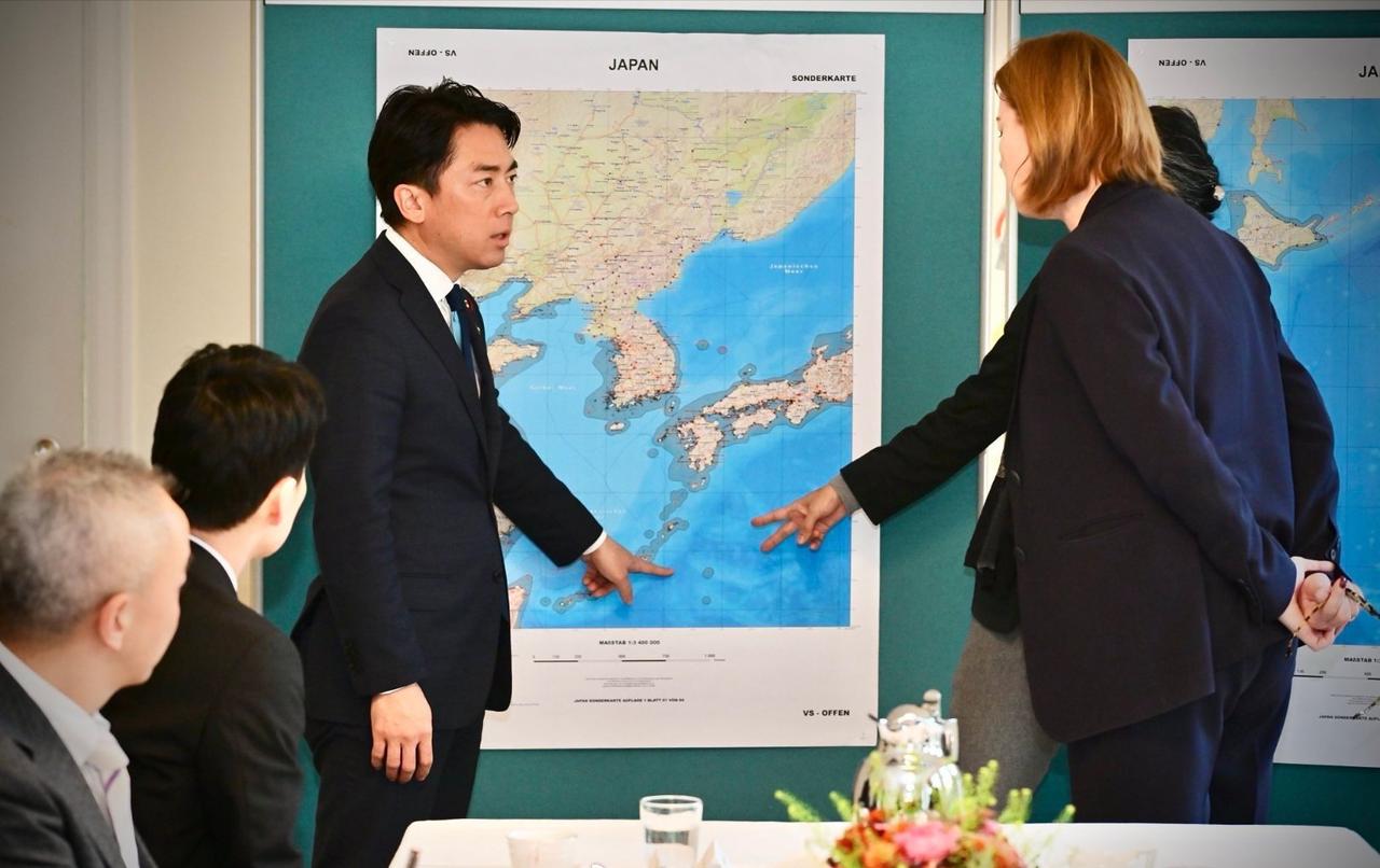 小本子心机真重啊，还特意制作了一幅以雷达照射军机的地方为中心的地图。方便自己去向