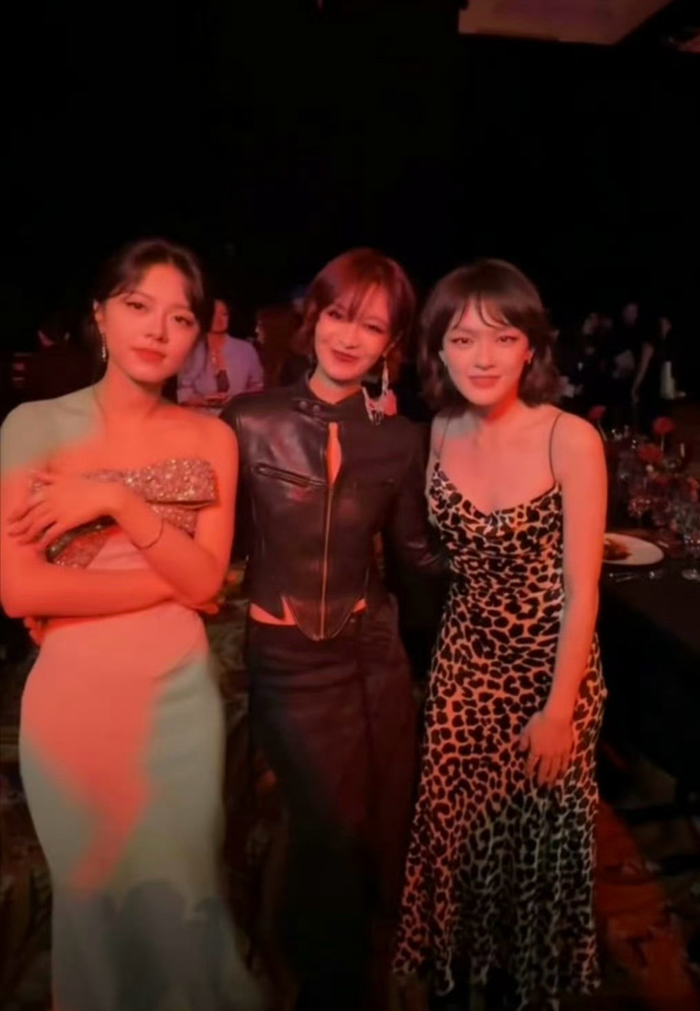 文淇李庚希赵今麦00花同框赵今麦李庚希文淇同框，三个美女在一起就是养眼