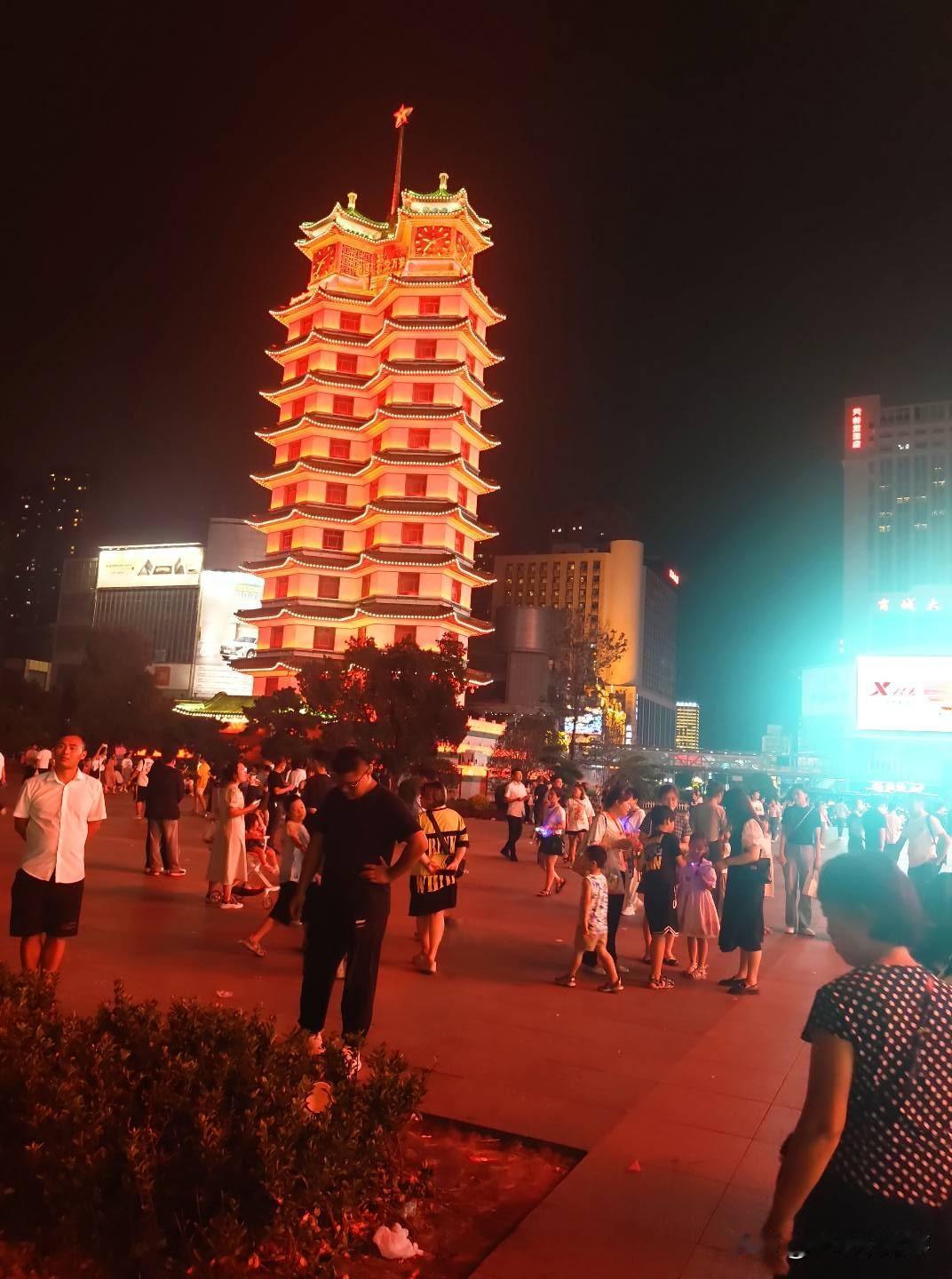 现在经常听身边的人说:这年味儿越来越淡了！这大过年的没有一点儿过年的感觉。这话似