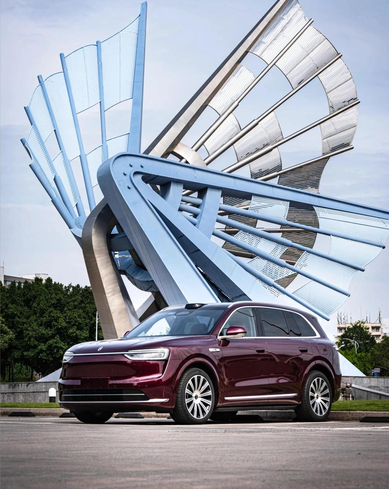 坐进30万问界M7，我想起了十年前的百万宝马！周末去4S店试驾问界M