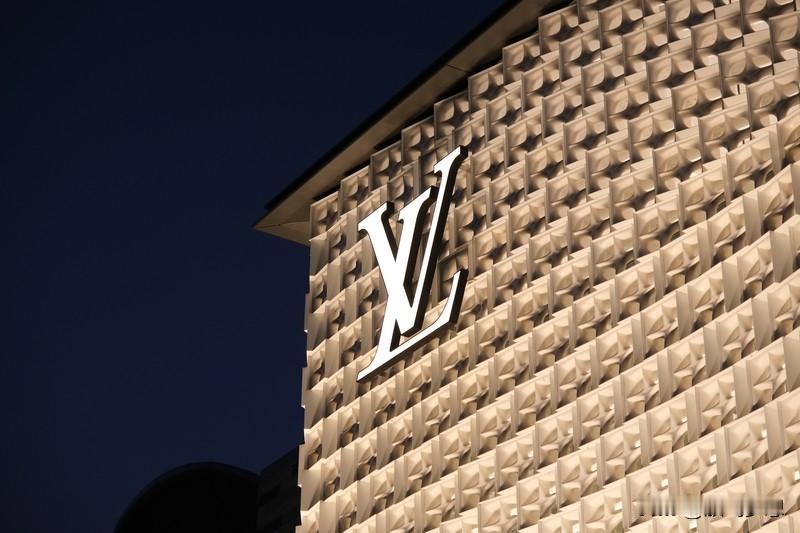 LV的商标维权真的太霸道了！品牌打假维权本没错，可LV在国内的操作实在离谱。它常