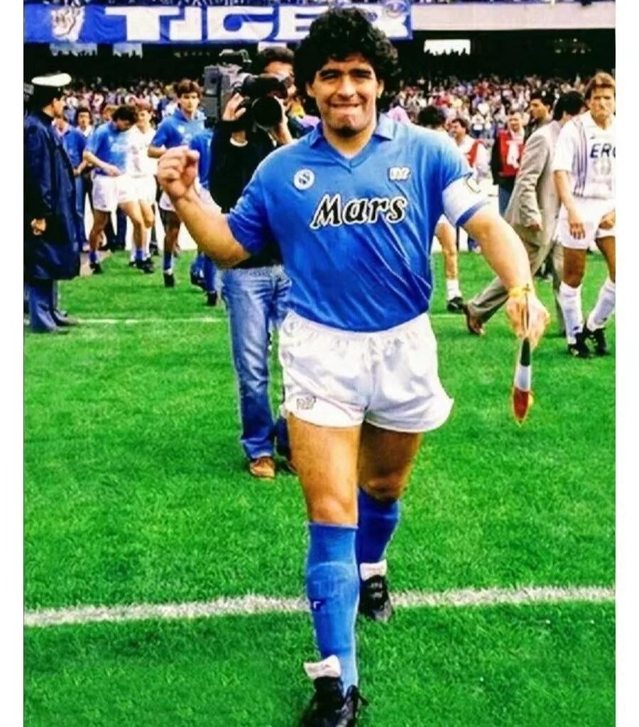 为什么说梅西超越不了马拉多纳？虽然梅西在荣誉、数据、职业生涯长度断层领先，但是