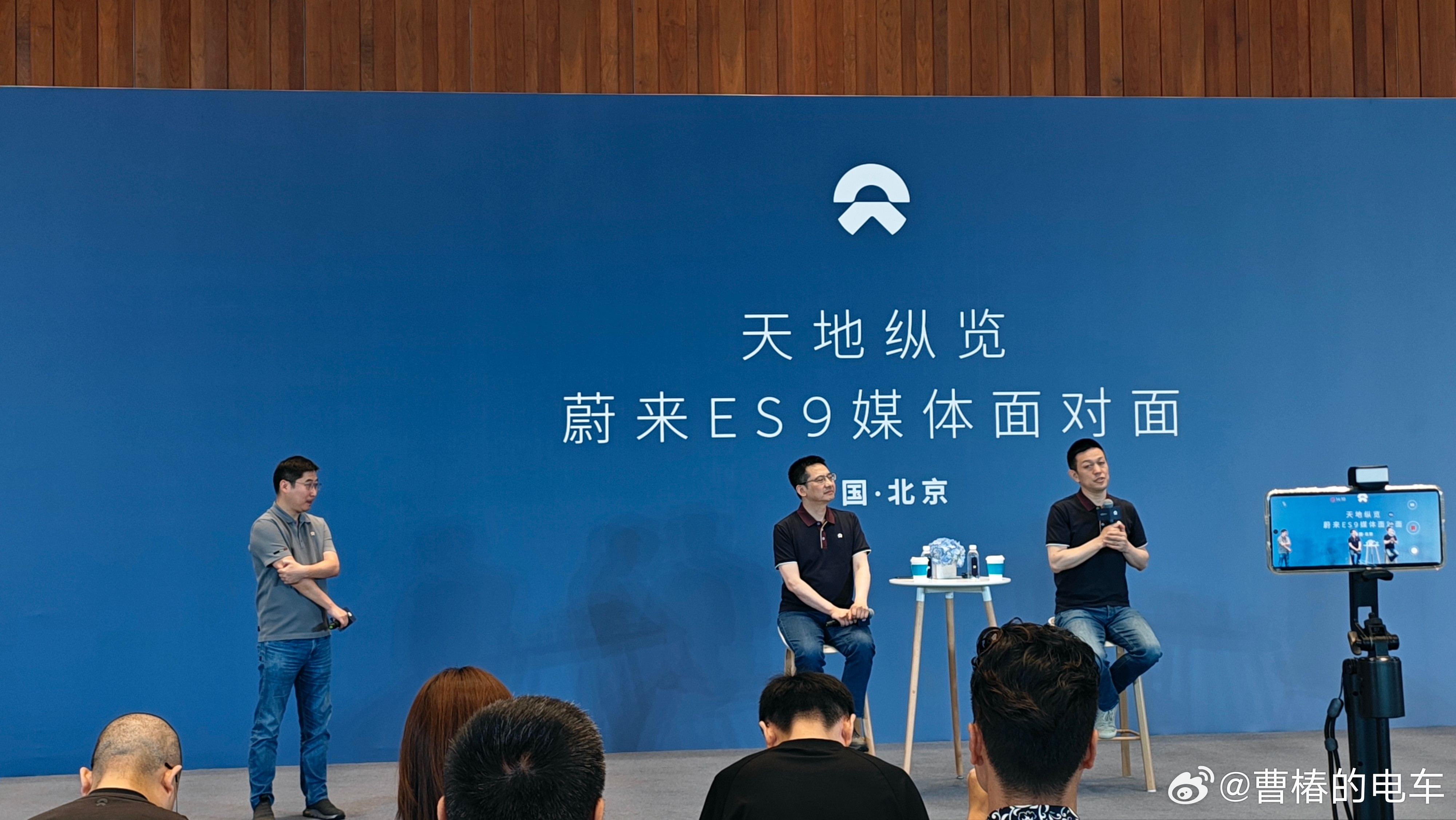 长白山用户：能不能在长白山加个换电站？李斌：安排上！秦力洪：你指个位置。用户：就