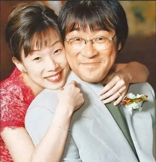 1994年，38岁的李宗盛爱上林忆莲，两人同居没多久，林忆莲就怀孕了，李宗盛赶紧
