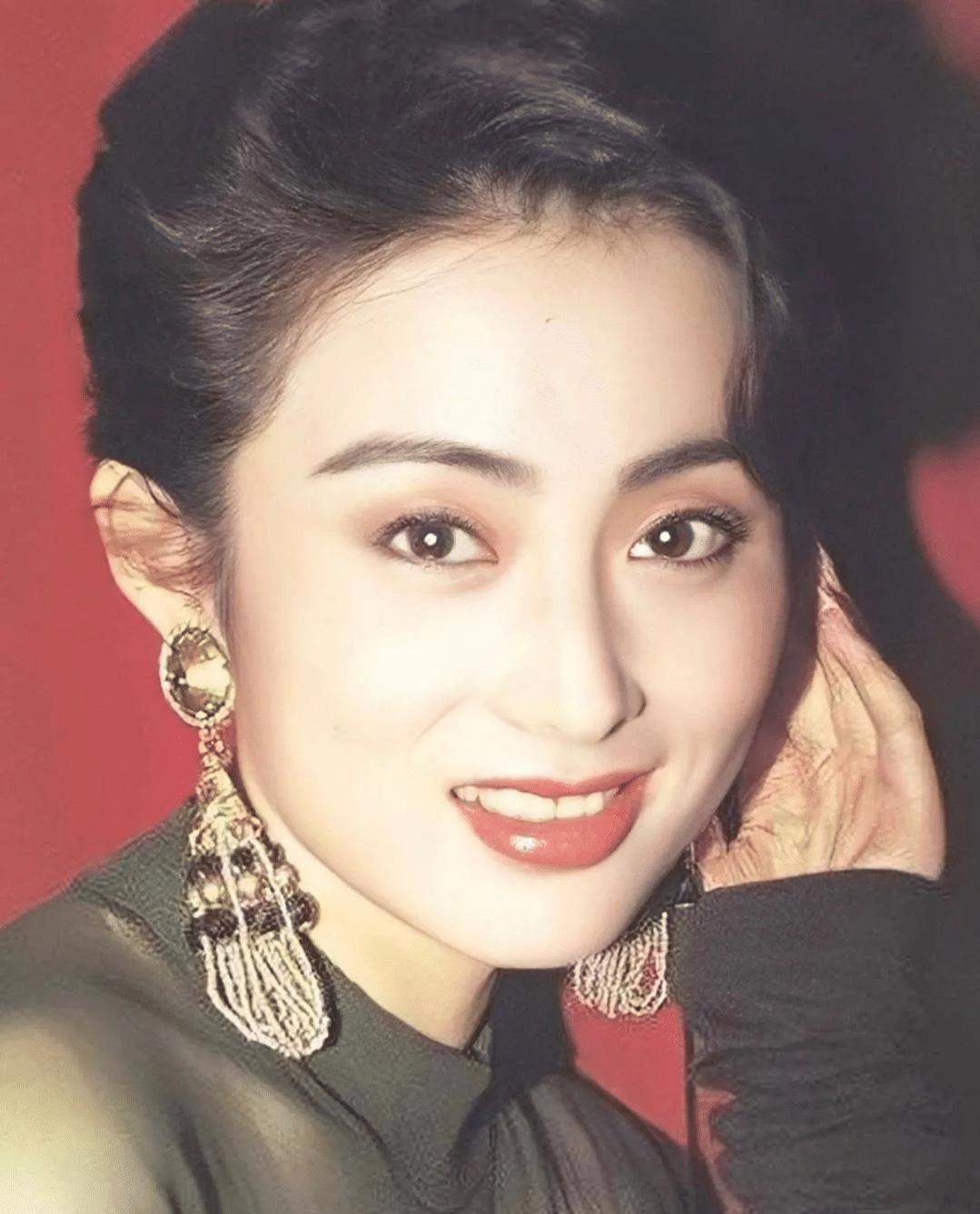 张敏：从金丝雀到自己的女王一句分手，让张敏在香港娱乐圈一夜之间寸步难行。