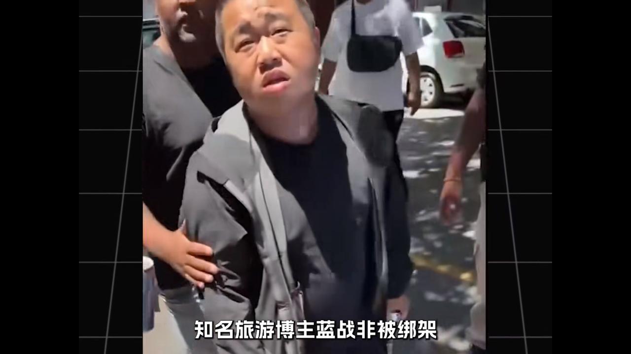 超级网红蓝战非去了一趟南非，得到了华人同胞的友好照顾，把手机上的钱转个遍，还在网