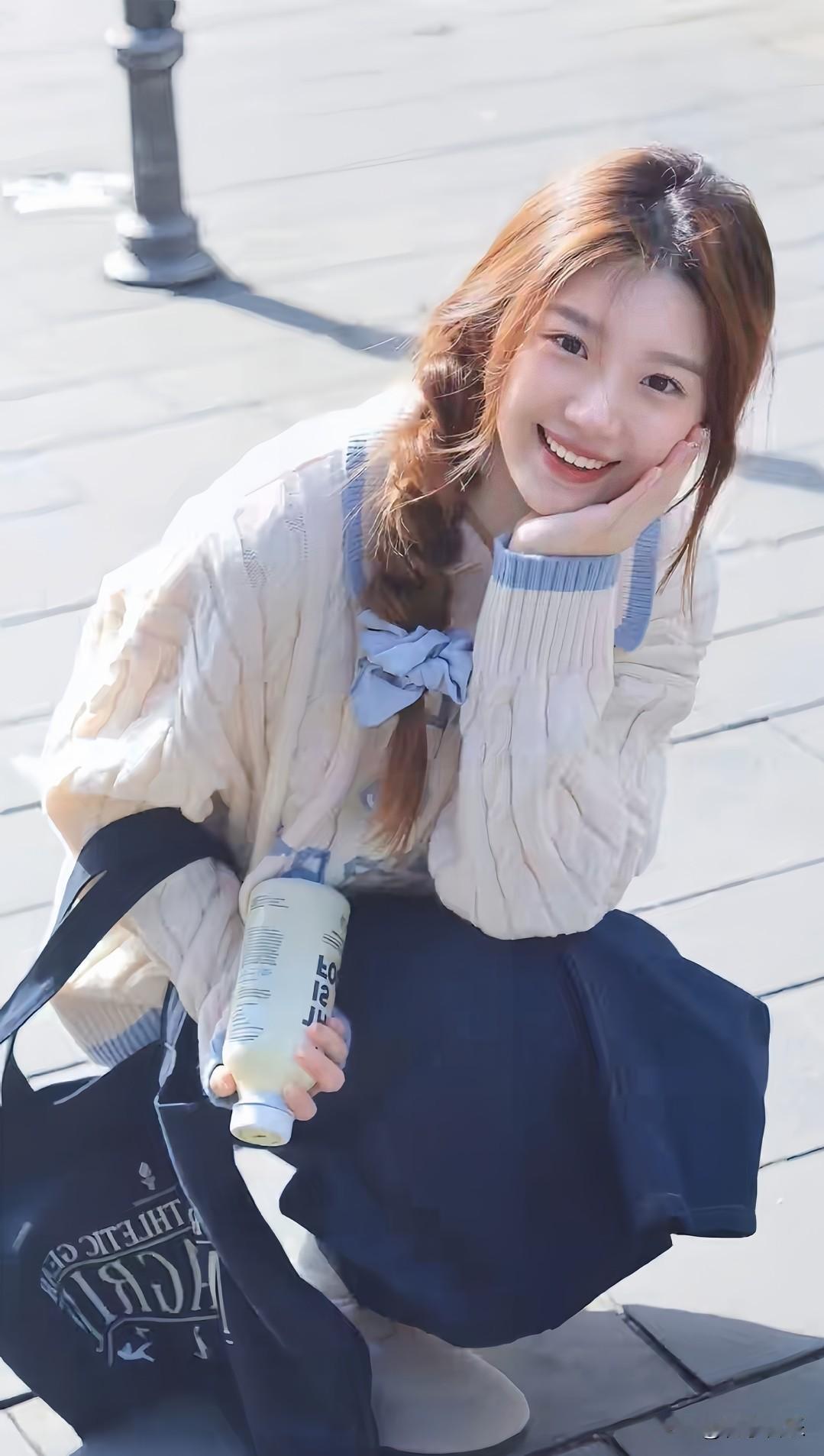  甜饮握在手心，少女的笑比气泡还鲜活，元气值直接拉满！甜系少女照甜系自拍写真