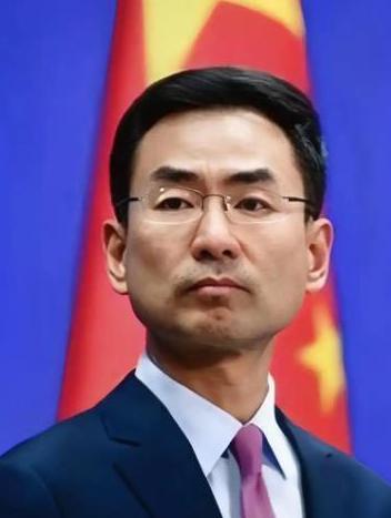 在纽约联合国总部前，中国国旗竟再次遭遇闭门羹。4月25日，美国再次使出老招数，拒