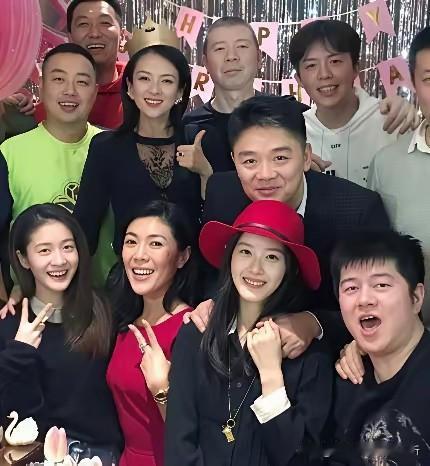 绿衣服红帽子大强子最抢眼