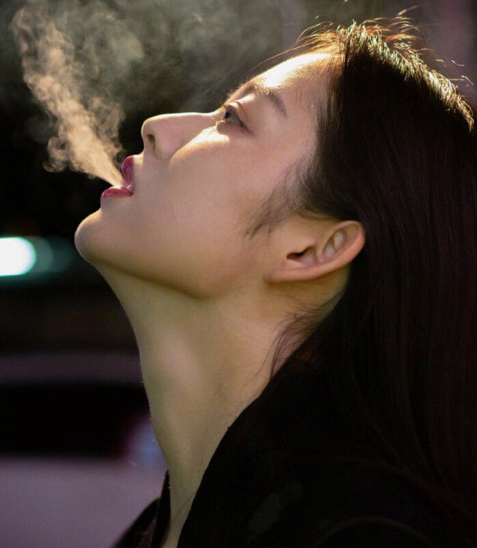 【天蝎座性格特质】1人前温柔可爱，人后嚣张古怪。2感情被动，难以把握时机，容