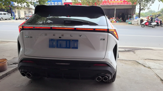 行车尾灯常亮无法关闭新博越尾灯常亮，刚开始发现问题向4儿子反馈，4儿子回复是驻