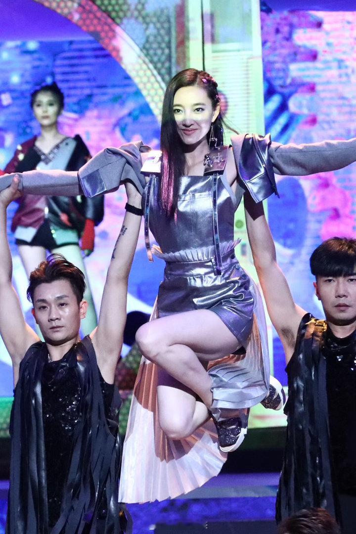 王丽坤腿姿太美了
