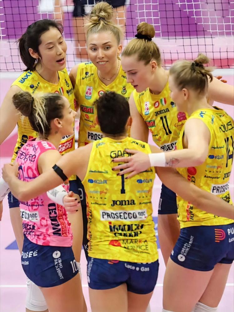 朱婷的比赛又来咯！继续熬夜看、熬夜也必看！…去年首回合科内3-1、【科内主