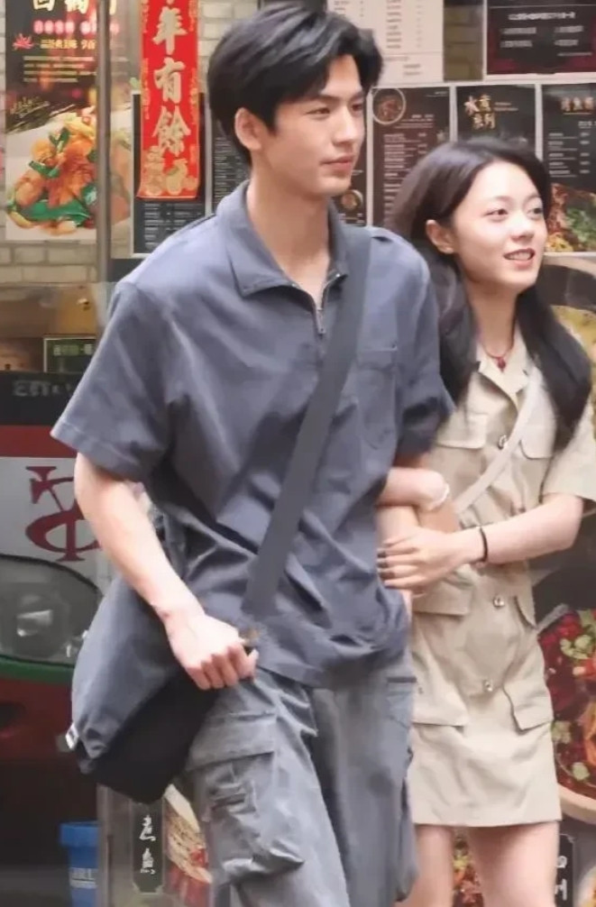 他们要是在一起，生出来的孩子，应该会很漂亮吧。[点赞][点赞][点赞]
