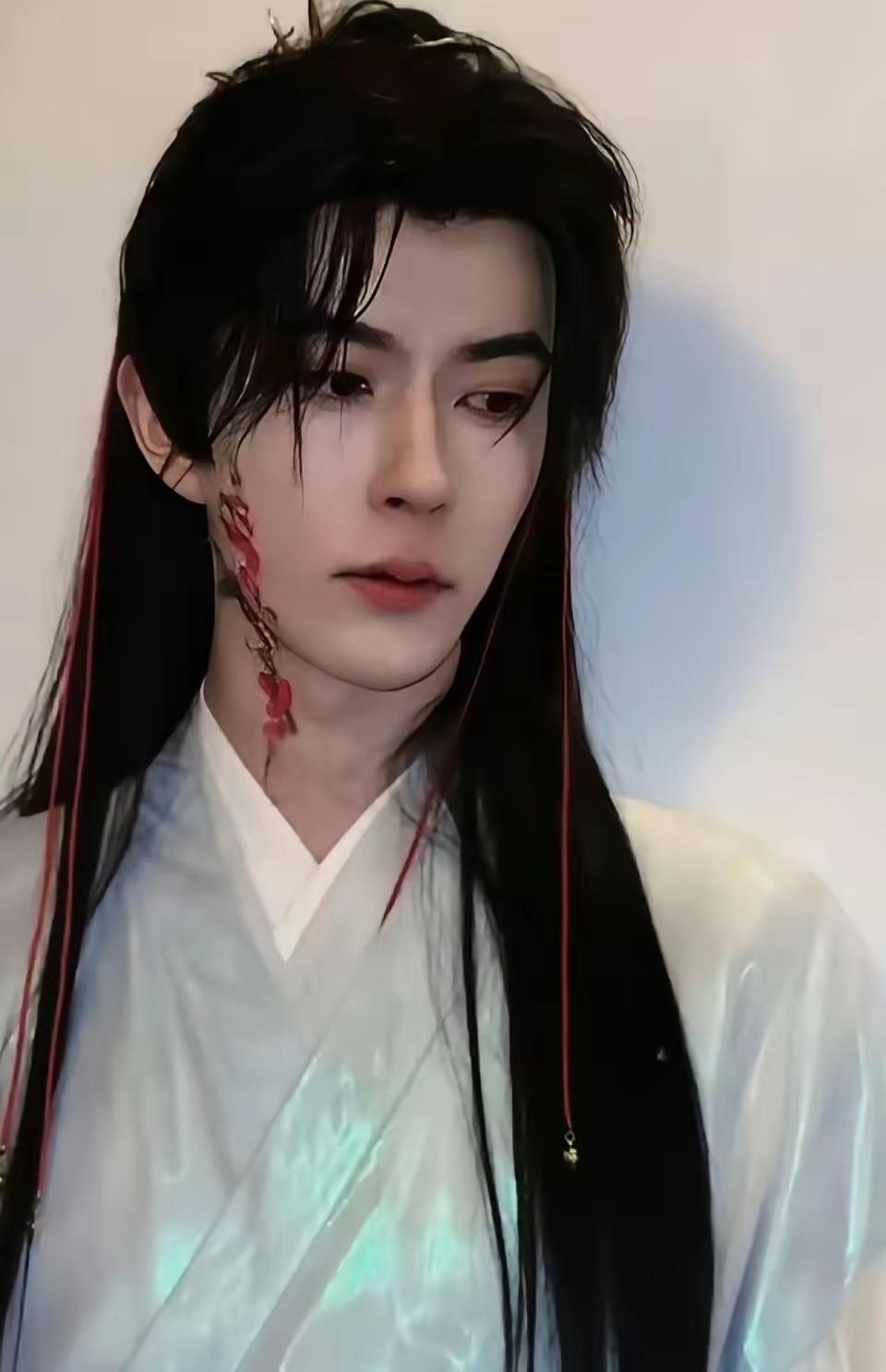 导演王照达一句“有好消息了”，让悬着的心稍稍落地。这段时间，关于于朦胧的议论从没