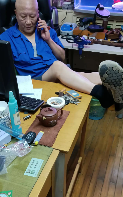 面对这位大爷，你敢不缴物业费吗？