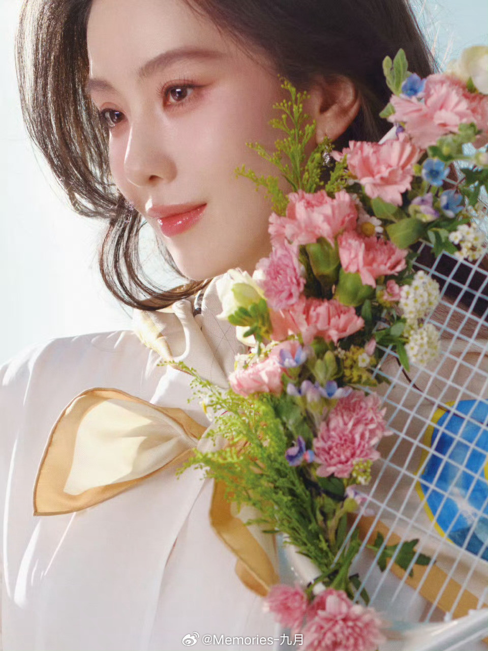 刘诗诗39岁捧花照岁月从不败美人，说的就是刘诗诗吧！39岁的生日捧花大片，从容与