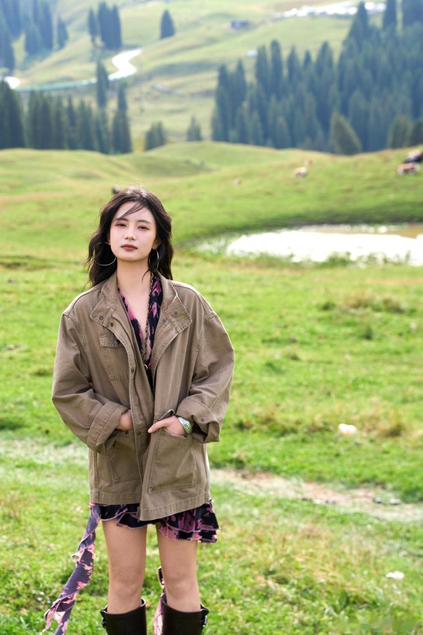 娱乐李兰迪回应张雅钦李兰迪我是妈宝女​李兰迪和张雅钦两位大美女就这样甜
