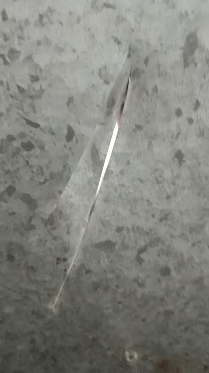 提心吊胆的日子终于结束了楼上发酒疯的住户，今天晚上搬了出去。事发
