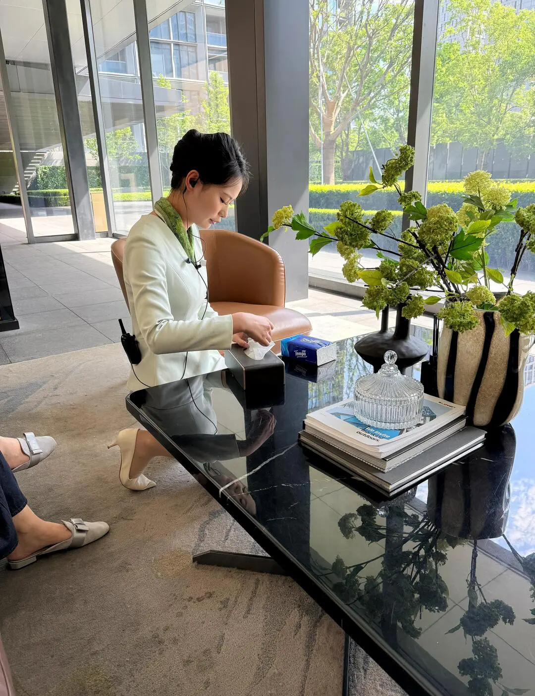 某售楼处的前台接待，比很多一线明星都漂亮…