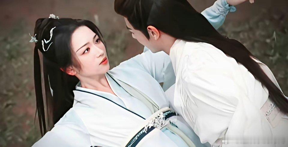 周木楠真的太喜欢写一见钟情了琅琊王萧若风和司徒雪一见钟情，玄武使唐怜月和慕雨墨也