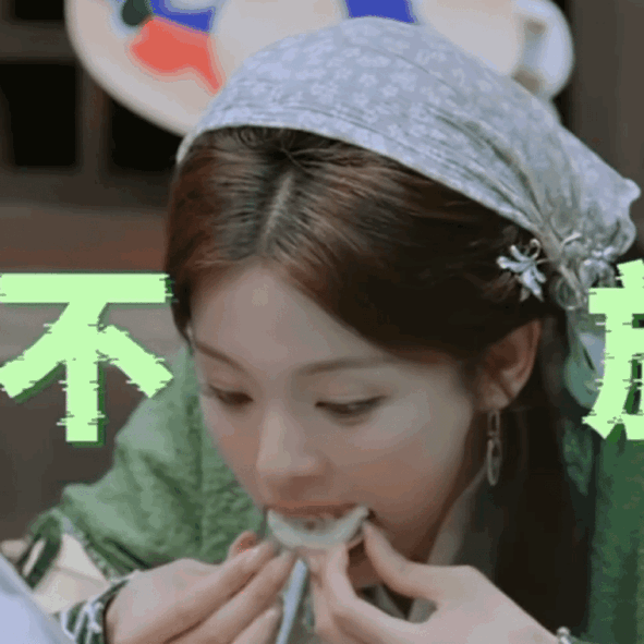 樱桃🍒小嘴吃肉夹馍，肉夹馍比嘴巴还大。为了快速完成游戏一口塞。杨超越从脉象看