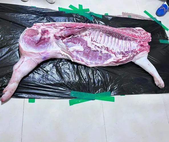 中国人真的实现吃肉自由了吗？ 最近，一条中国人买肉的视频在外网被疯狂转发。画