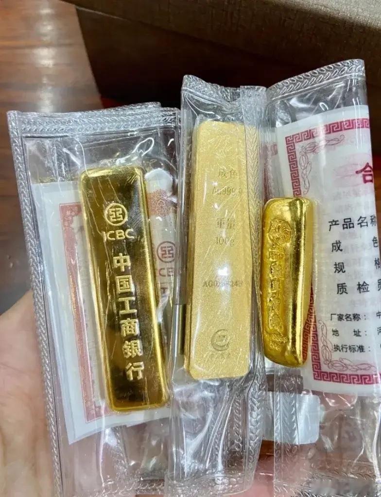 金价狂泻30%6月23日，国际金价已经跌疯了全部积蓄砸在山顶上，金价这一跌，我整
