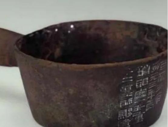 1964年，河北一位农民捡到了一只“铁水瓢”，谁知道用了15年之后，水瓢表面是越
