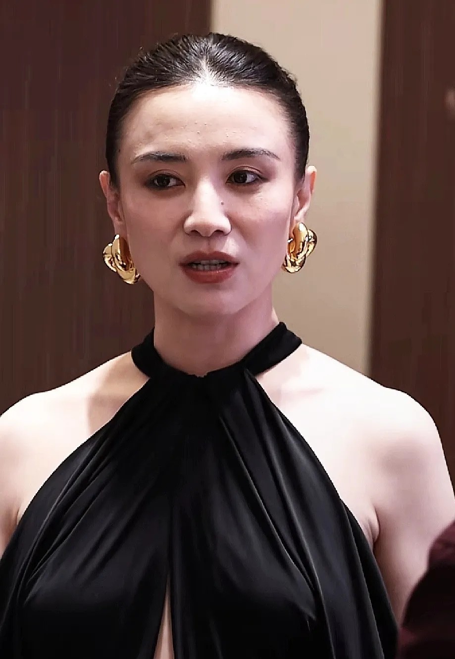 宋佳，给所有女人上了一课：也给所有男人提了一个醒。原来，在顶级美女的眼