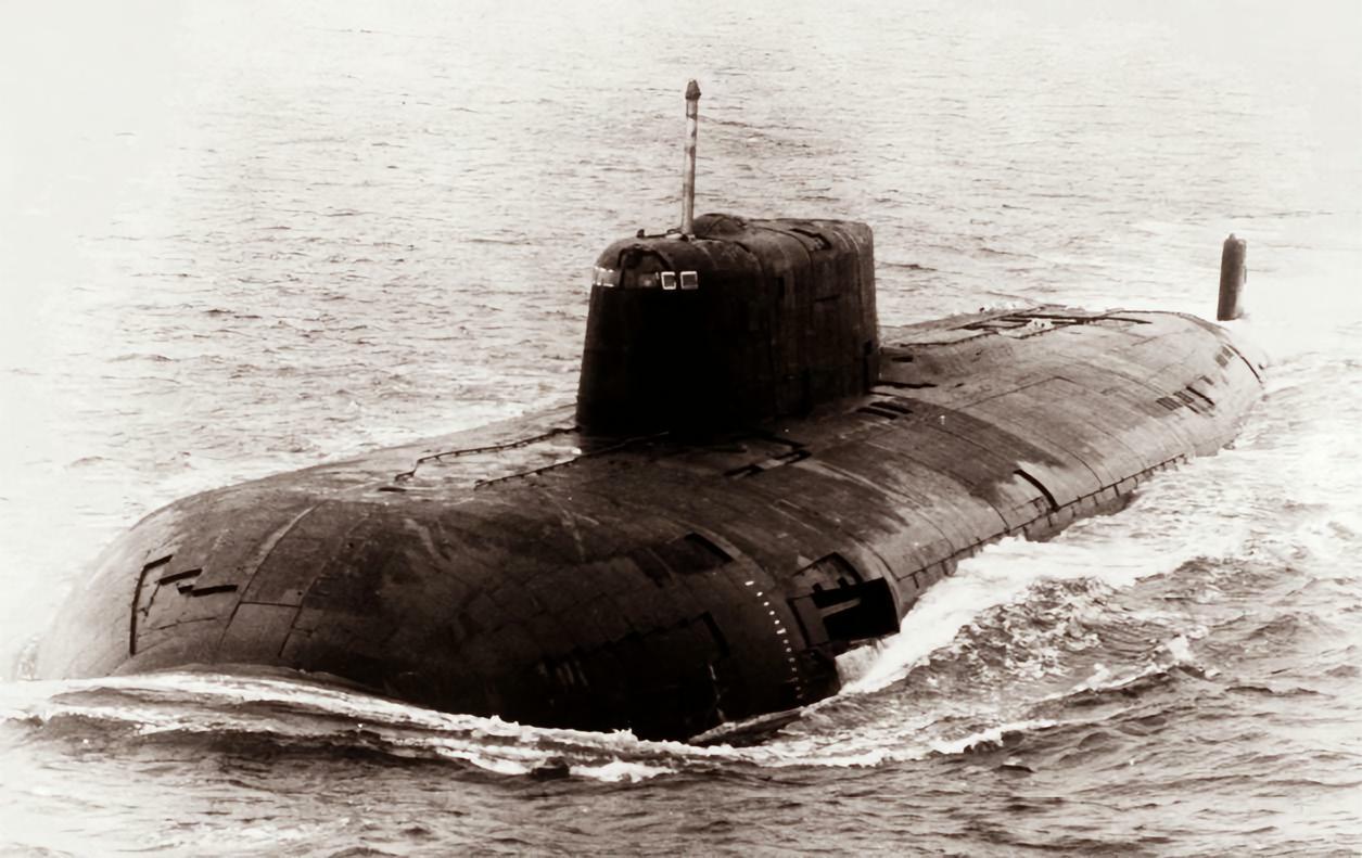 每天认识一件兵器俄罗斯“奥斯卡”级巡航导弹核潜艇“奥斯卡”（Oscar）级潜艇