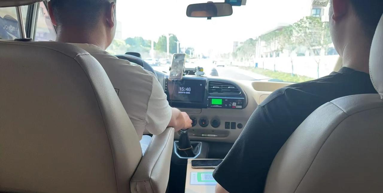 我儿子还是去合肥了，去面试一个酒店的主管，他爸俺俩游说了他几天不让他去，还是拗不