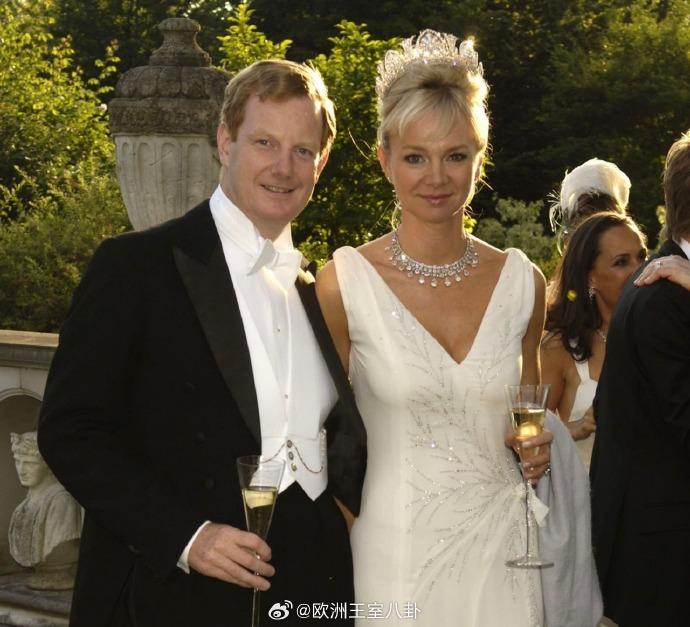 属于英国德比伯爵夫人卡洛琳的钻石项链，具体来源不明。没见其他买家秀，而她是第十代