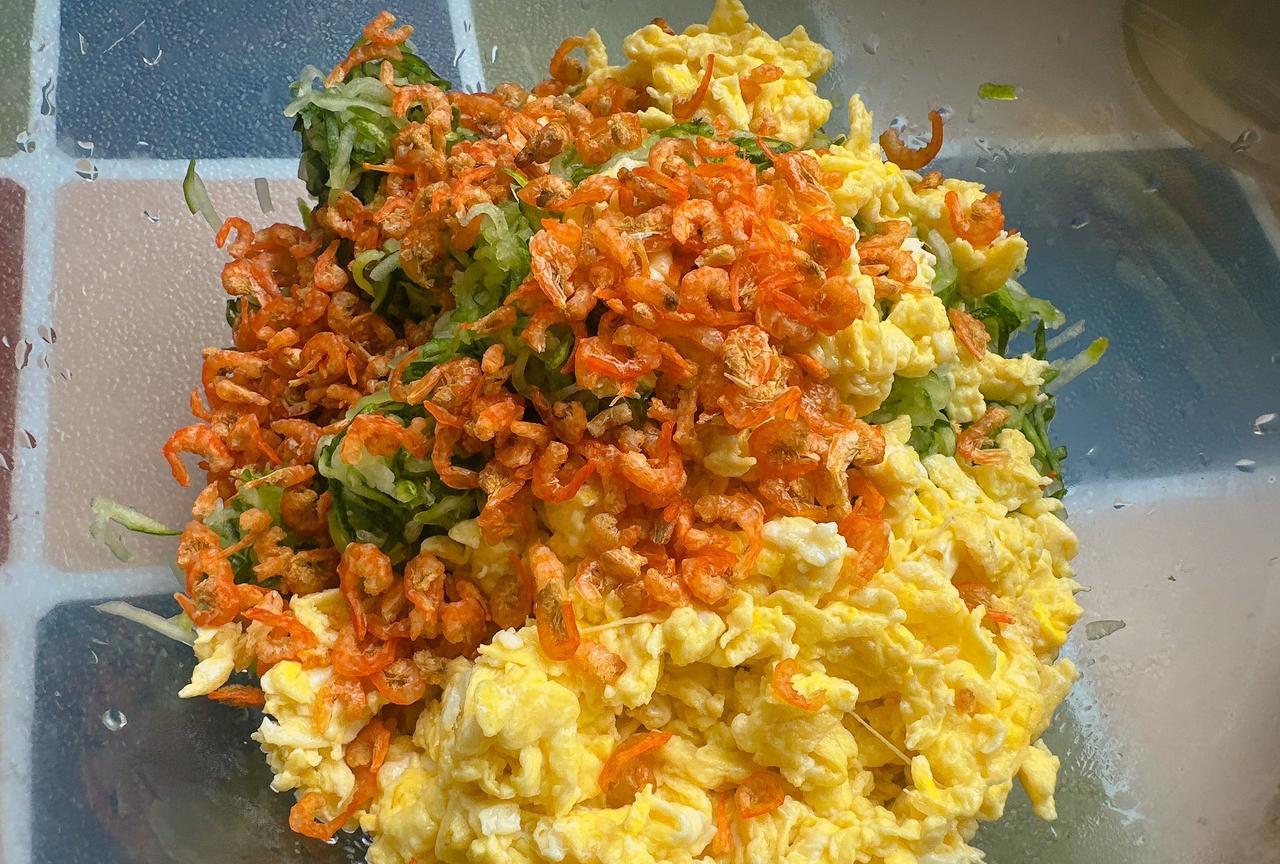 早饭刚吃完，我都饿抽抽了。去崂山摘了一些老黄瓜，扔了吧可惜，凉拌不好吃。昨晚