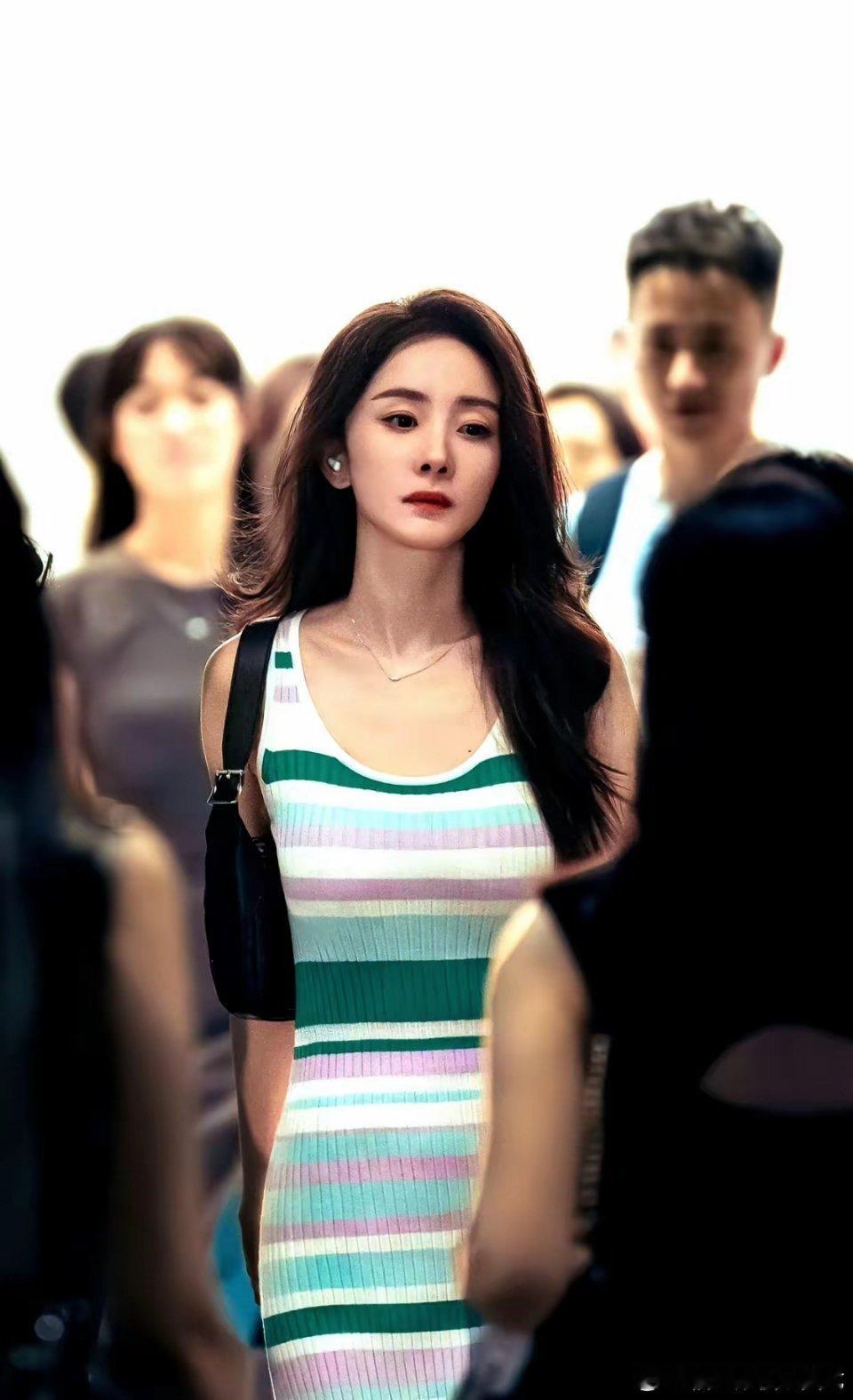 张艺谋的新戏，明明集齐了“四影帝一影后”，竟然还要靠杨幂来扛票房？张艺谋的新电影