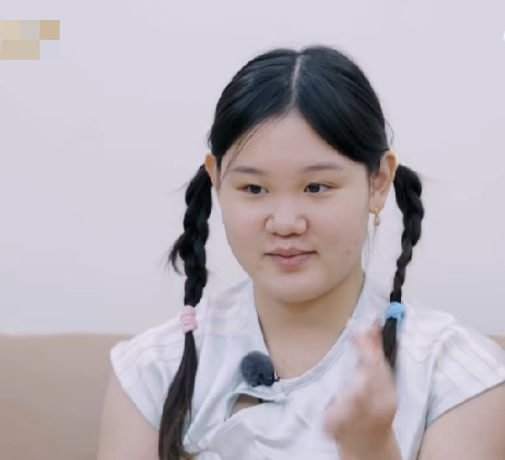 张家齐被问：退役了带货，挣多少钱是个够？张家齐：我是一个不怎么花钱的人，花销很少，就是我喜欢这个东西