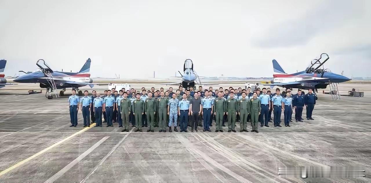 知错就改，主动求谅解！两天前新加坡总理黄循财，专程前往樟宜空军基地。看望参加